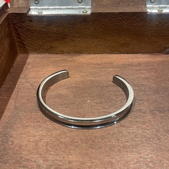 Silver cuff bracelet - Picture 2 of 3